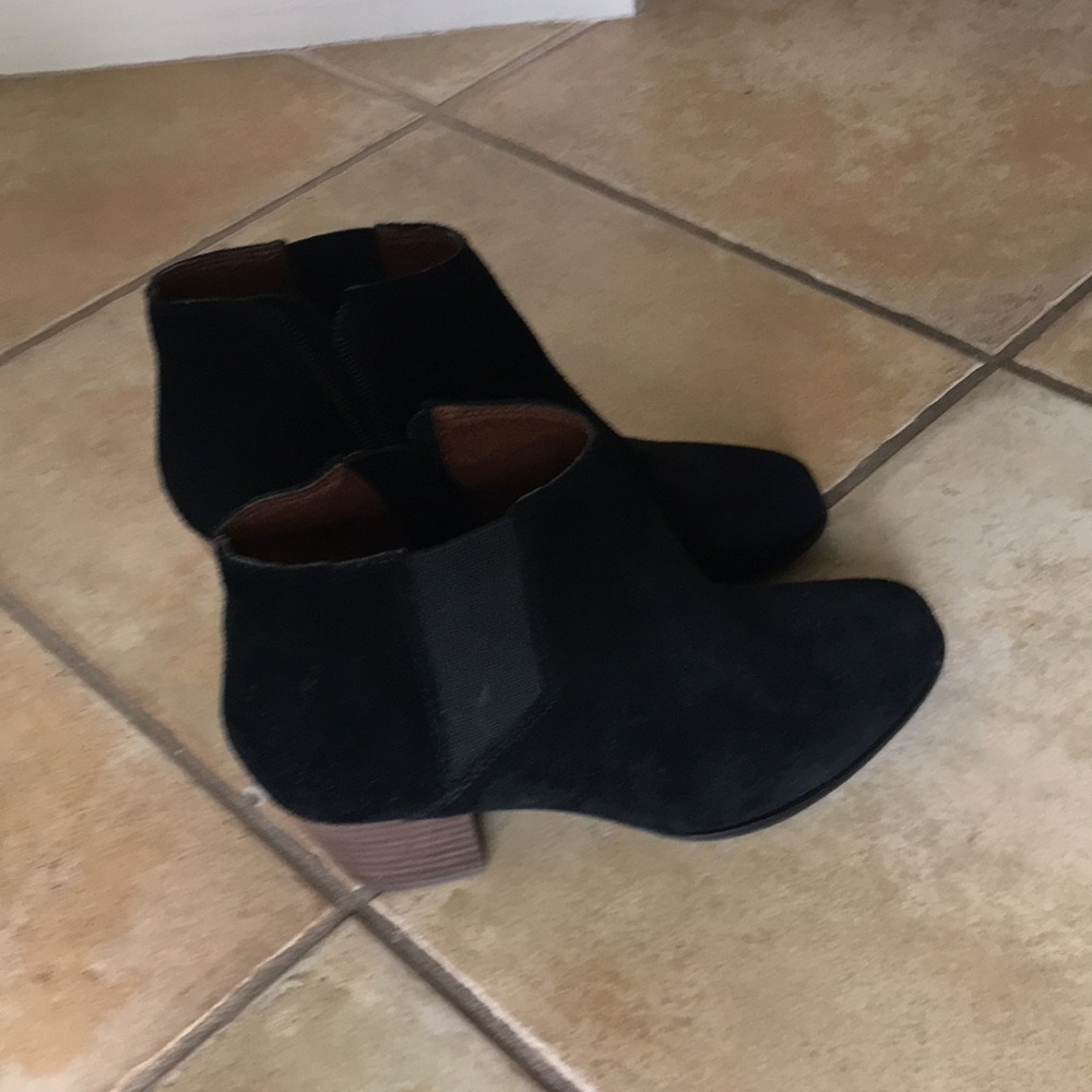 BRAND NEW NEVER WORN LUCKY BRAND BOOTIES